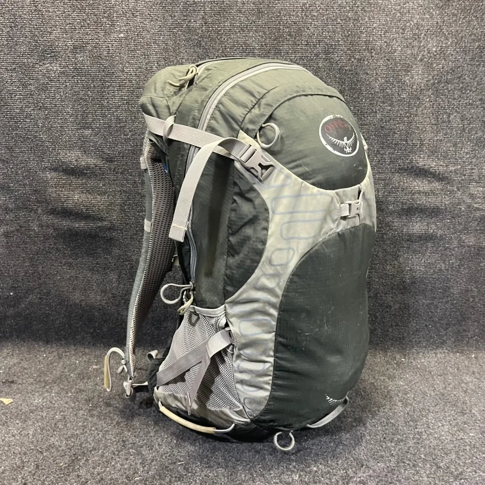 Osprey Stratos 24 Green Hiking Backpack w/ Osprey Hydeo 3.0L Hydration Reservoir
